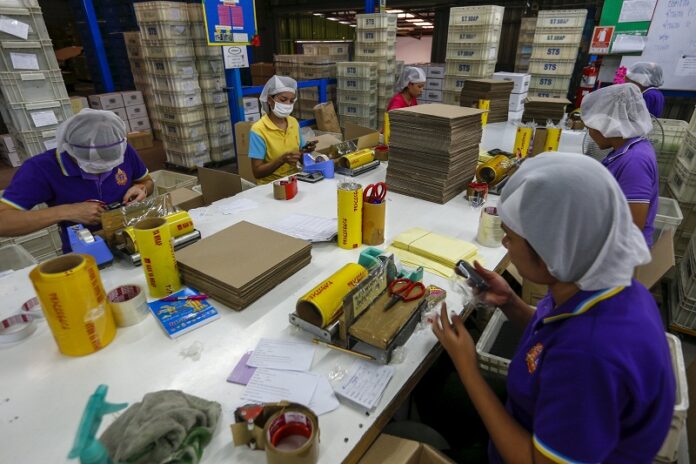 Only those fully vaccinated allowed to work in Johor manufacturing sector