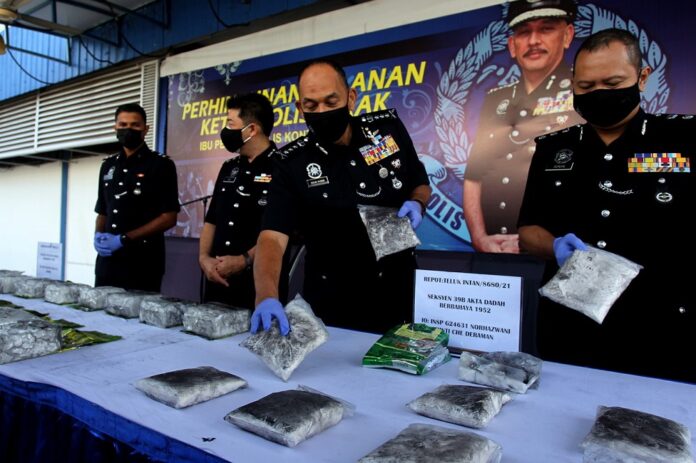 Cops detain Indonesian man, seize drugs worth RM1.74m in Bagan Datuk