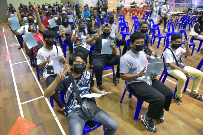 Benefits of vaccination for adolescents outweigh risks, parents told