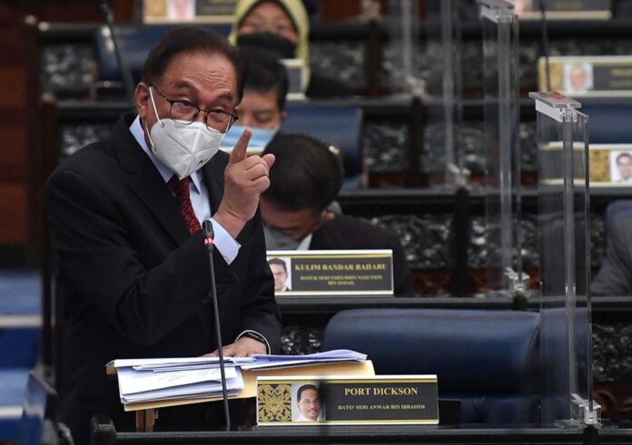 Raising average household income to RM10,000 by 2025? Anwar asks govt to ‘give more thought’ for realistic projection