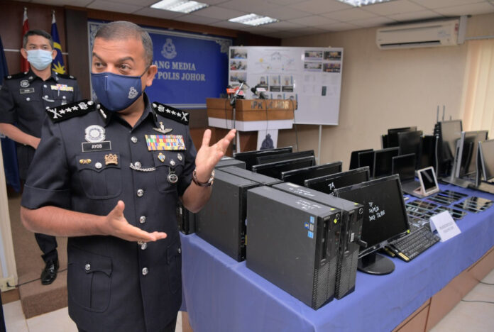 Johor cops bust online gambling syndicate, seven arrested during raids