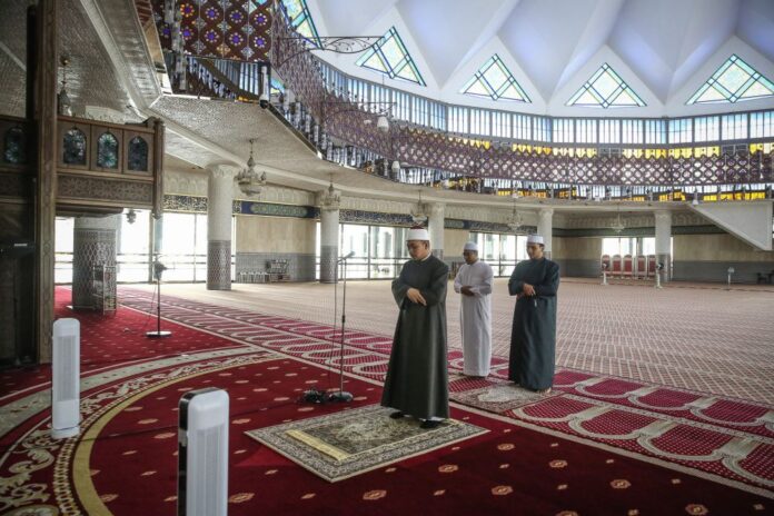 Jakim tasked to draft guidelines for congregational prayers at mosques and suraus, says minister