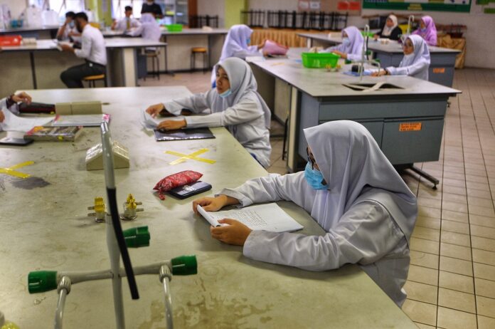 Khairy: Health, Education ministries to finalise SOPs for school session on Thursday