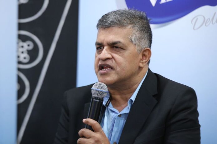 Zunar lodges police report against Umno and PAS supporters for ‘stealing’ his cartoons