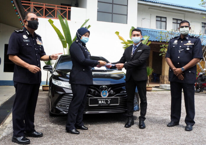 Failing to return to state govt, cops seize former Melaka exco's official car