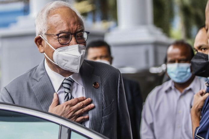 Najib, son Nazifuddin get stay on RM1.7b tax arrears suit