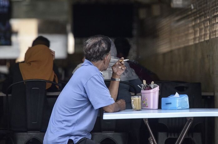 As enforcement ramps up, Khairy urges Malaysians to abide by smoking ban in eateries