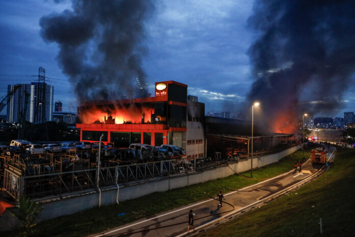 Blaze destroys auto parts shop in Taman Segambut