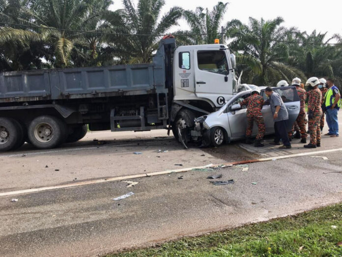 Elderly couple and granddaughter killed in Kluang lorry crash