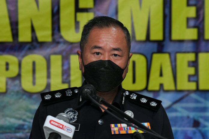 Sentul cops nab two foreign men over house renovation fraud