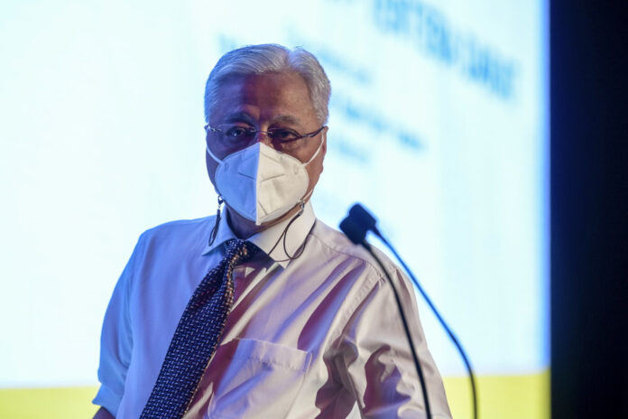 PM receives donation of RM500,000 for Yayasan Didik Negara