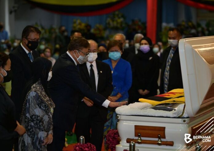 State dignitaries, public pay last respects to late Sarawak DCM Masing (VIDEO)