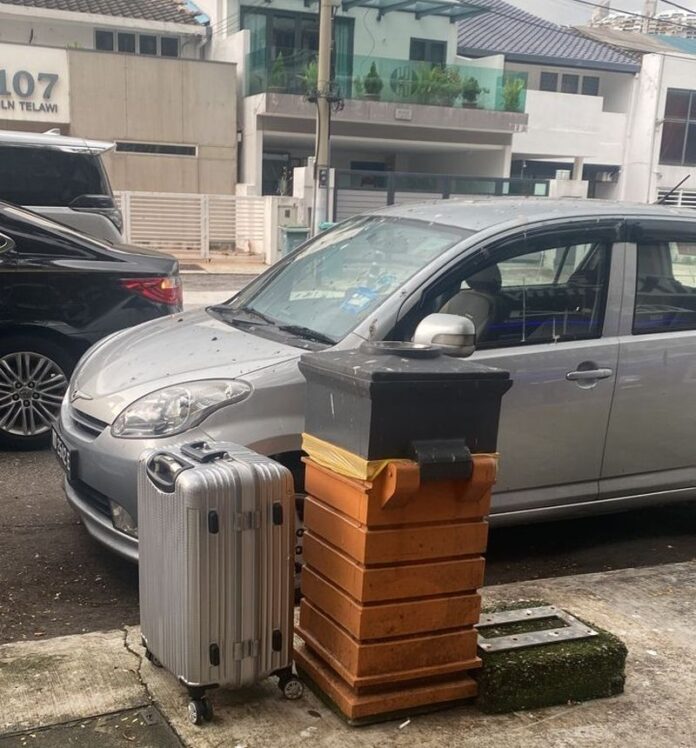 Responding to bomb threat in Bangsar, police confirms suitcase left near Jalan Telawi didn't contain explosives