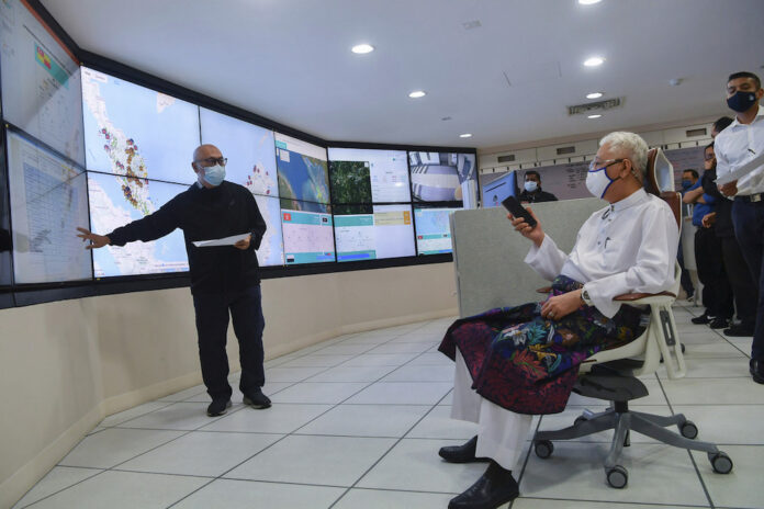 Floods: Priority is saving lives, delivering food, says PM Ismail