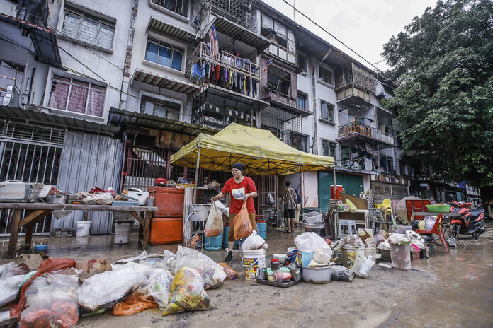 Domestic Trade and Consumer Affairs Ministry will identify flood-affected traders to provide aid, says minister