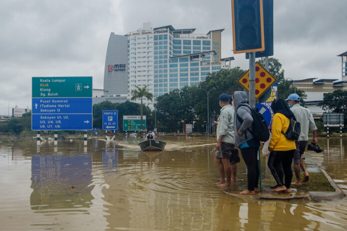 Over 21,000 evacuated by noon as floods worsen
