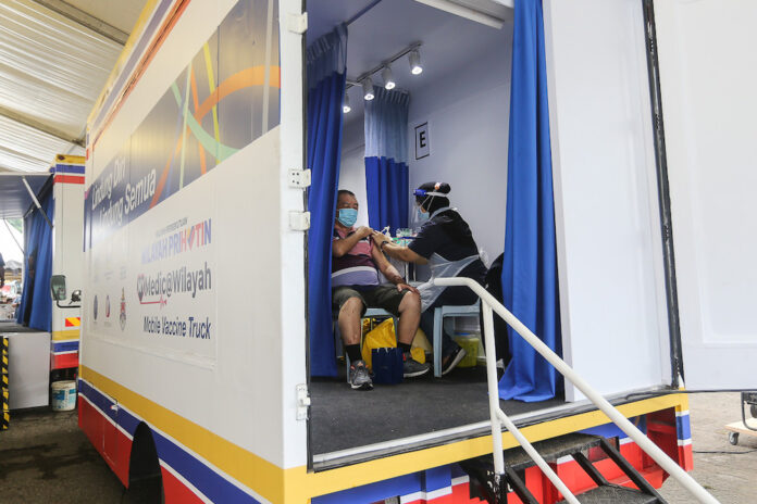 Covid-19 vaccinations available at mobile clinic, says Sandakan health officer