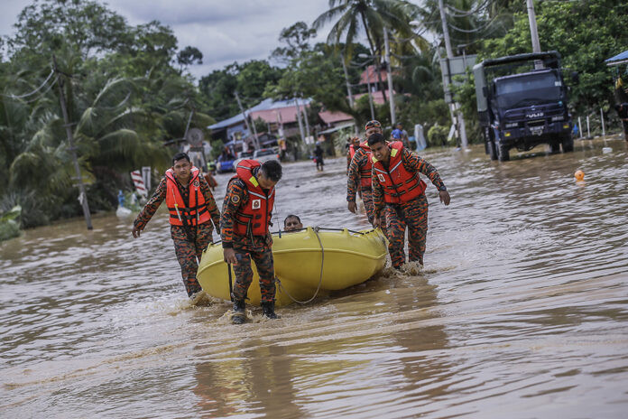 Anwar urges govt to form commission to review Malaysia's disaster management