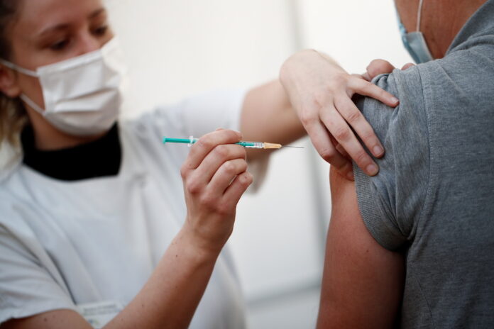 Up to 10pc of new French Covid-19 cases suspected to be Omicron variant