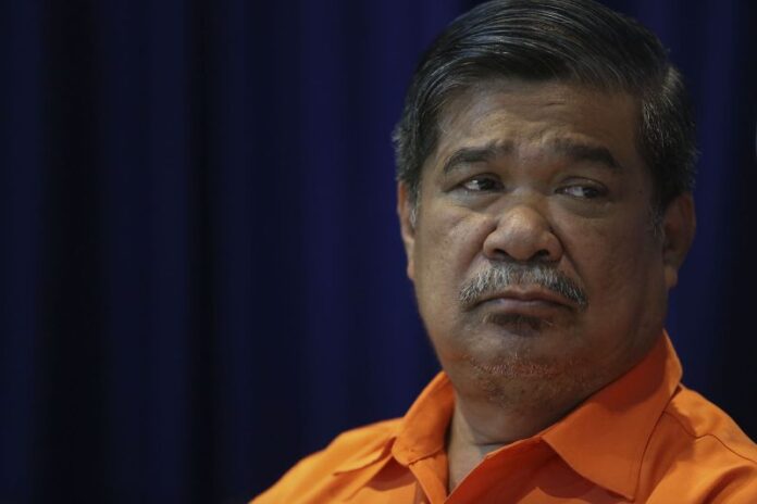 Mat Sabu postpones today's Amanah convention, orders party members to aid flood victims (VIDEO)
