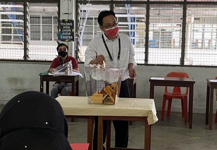 Voting process very smooth, easy and fast, says Sarawak DAP candidate Chong Chieng Jen
