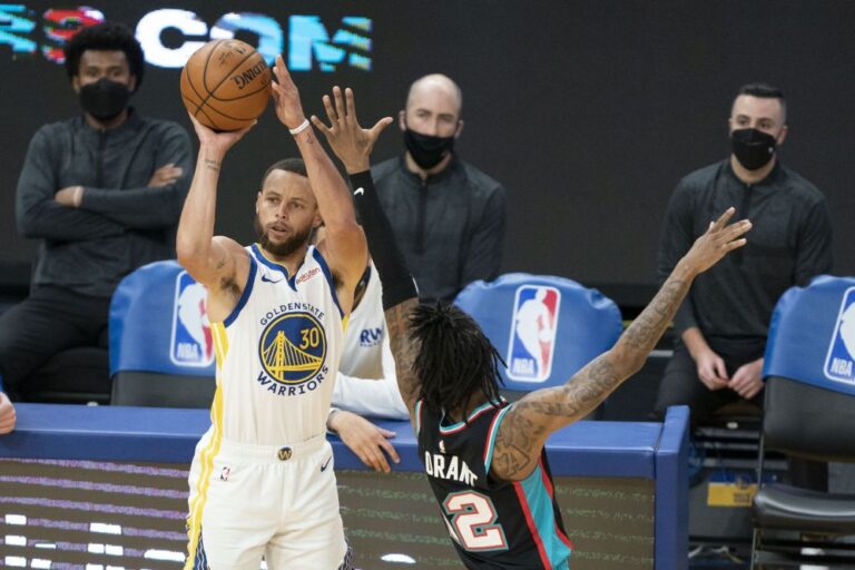 Stephen Curry sets NBA's all-time three-point scoring record