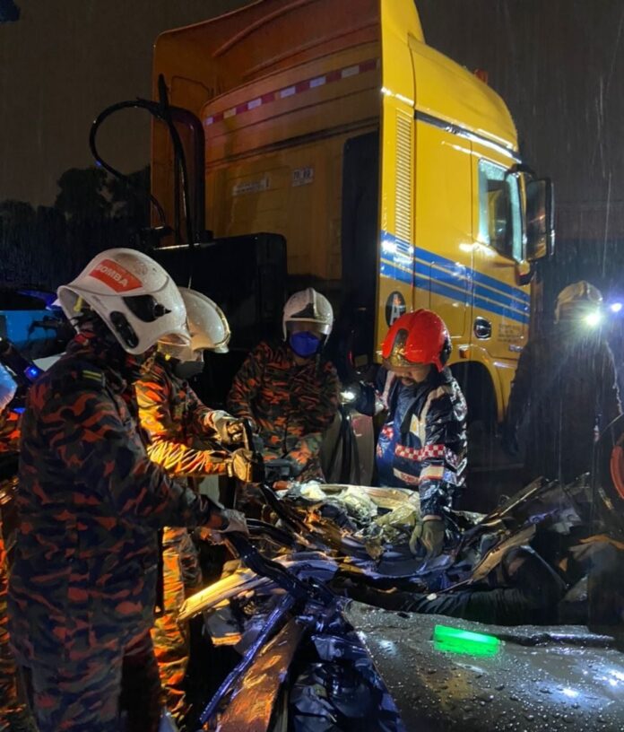 Ten killed in crash involving three cars, trailer lorry on Elite Expressway