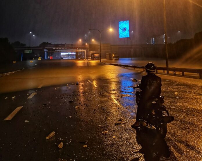 Selangor floods: Roads closed in several areas including part of Federal Highway