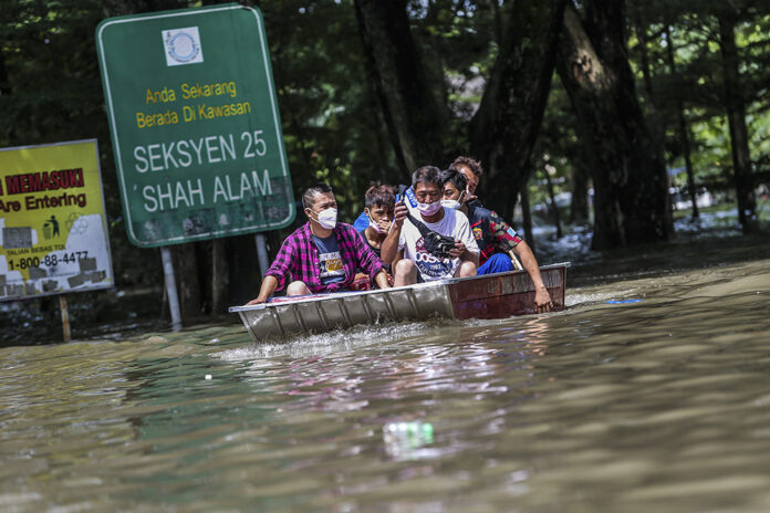 Selangor floods claim eight lives so far, says state police chief