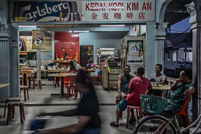 Report: Price of coffee, tea at kopitiams to increase as much as 60 sen from Jan 2022