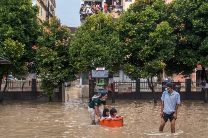 Number of flood evacuees up in Selangor and Pahang, drops in other states