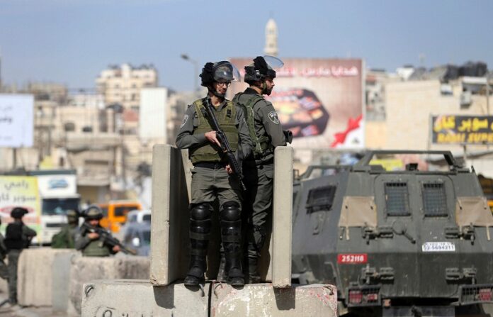 Israel, in US visa talks, eyes easing access for Palestinian-Americans