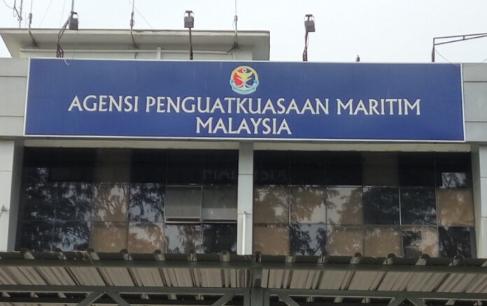 MMEA rescues five Indonesians in waters off Batu Pahat