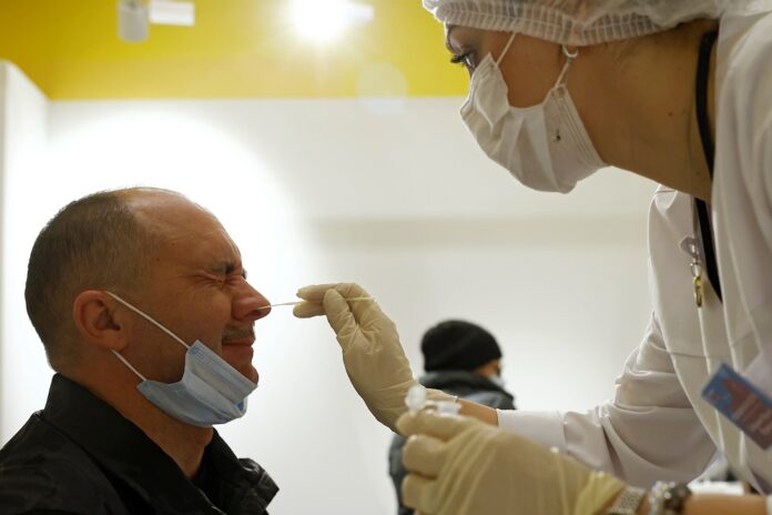 Russia braces for 'very intense' rise in Omicron cases