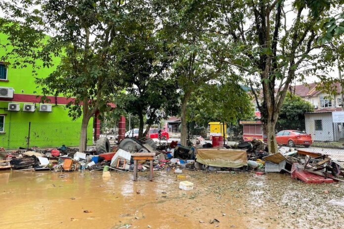 Post-floods: Dispose of domestic waste to avoid flood-borne diseases, says Fire Dept