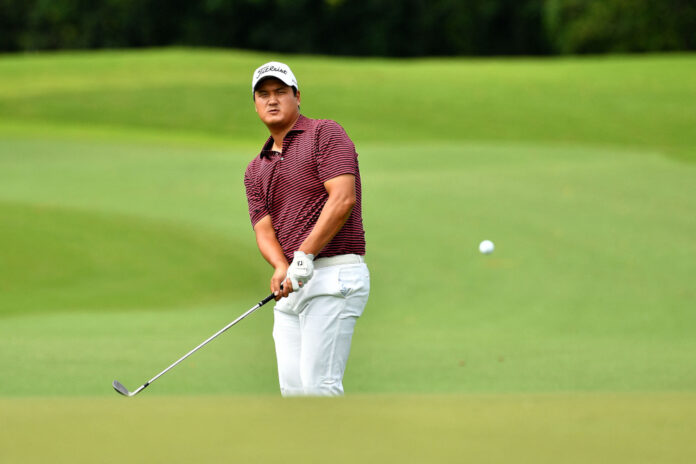 Sihwan takes charge at Singapore Open