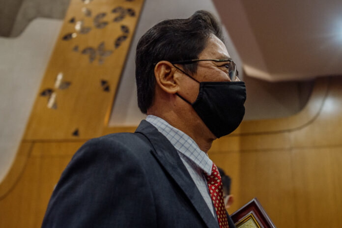 Amid stock trading storm, Azam Baki gets support from three senior MACC officers who label allegations as 'revenge politics'