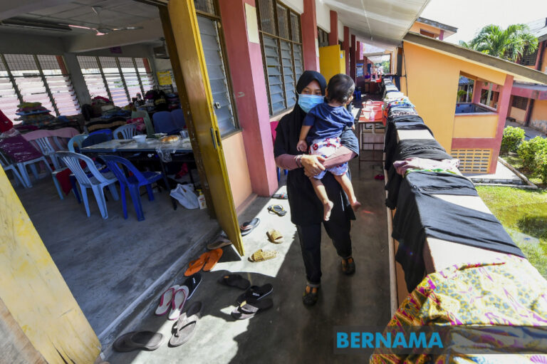 More than 300 schools affected by flood nationwide