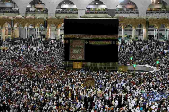 Travel agencies urge govt to reconsider decision to suspend umrah travels