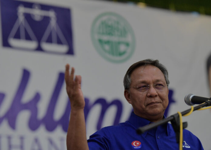 Johor Umno chief and MB Hasni hints at defending Benut seat in state election