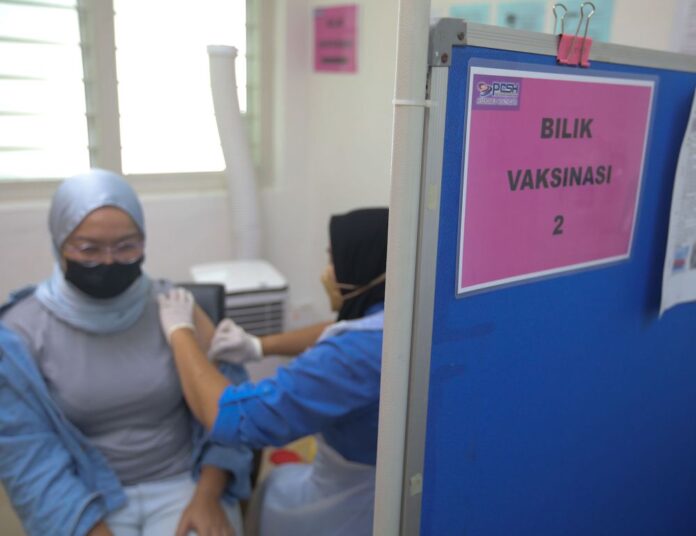 Malaysian medical experts: No evidence to show mixing Covid-19 vaccines harmful, booster shots still safest way to protect yourself