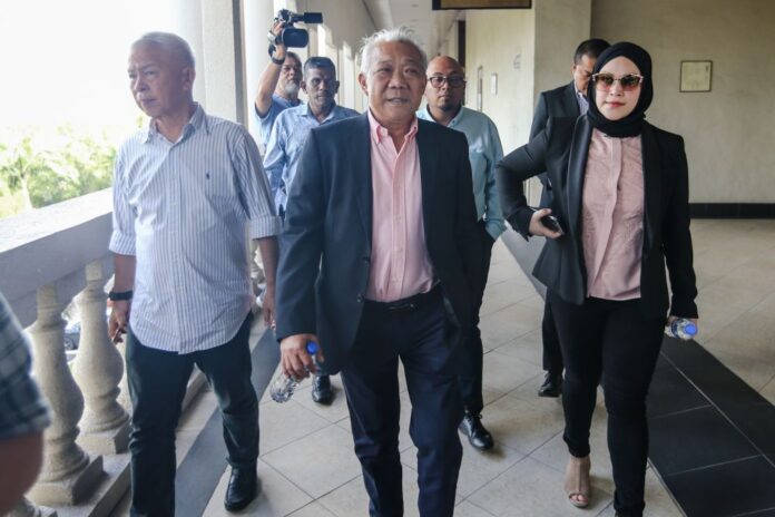 Witness said she met with Bung Moktar, wife to discuss RM150m Felcra unit trust investment