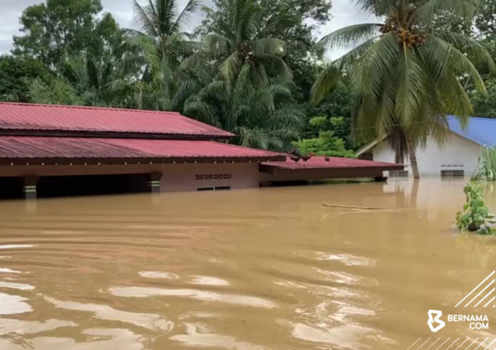 Don't turn floods into swim fest, Johor Fire and Rescue Department warns public