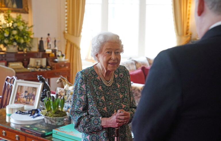 ‘I can’t move’: Queen Elizabeth complains of stiffness during engagement