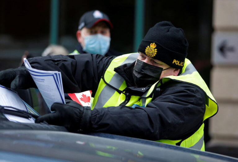 Police issue ultimatum to protesters to leave Canada capital