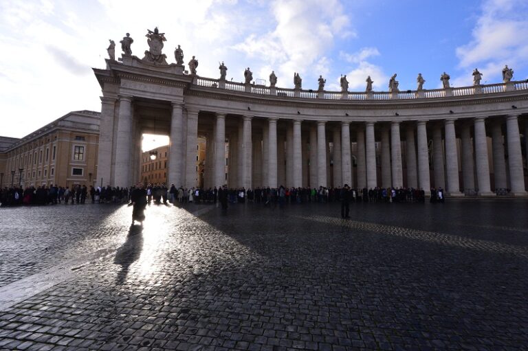 Vatican says ready to ‘facilitate dialogue’ between Russia and Ukraine
