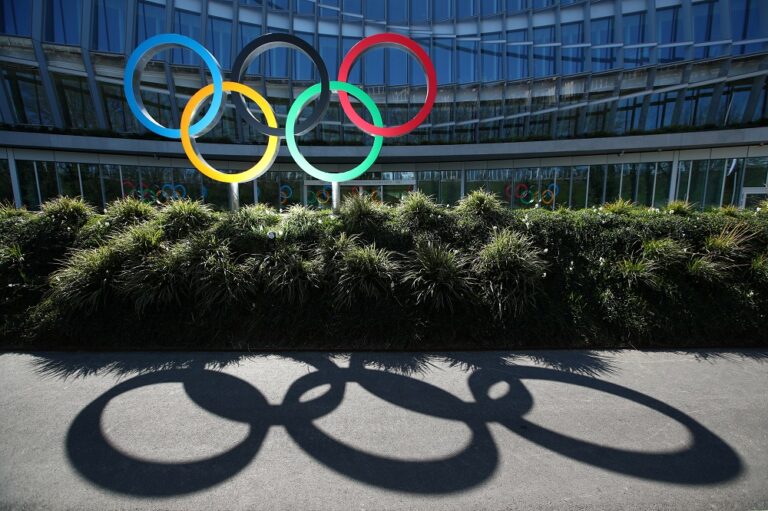 IOC calls for ban on Russians from world sport