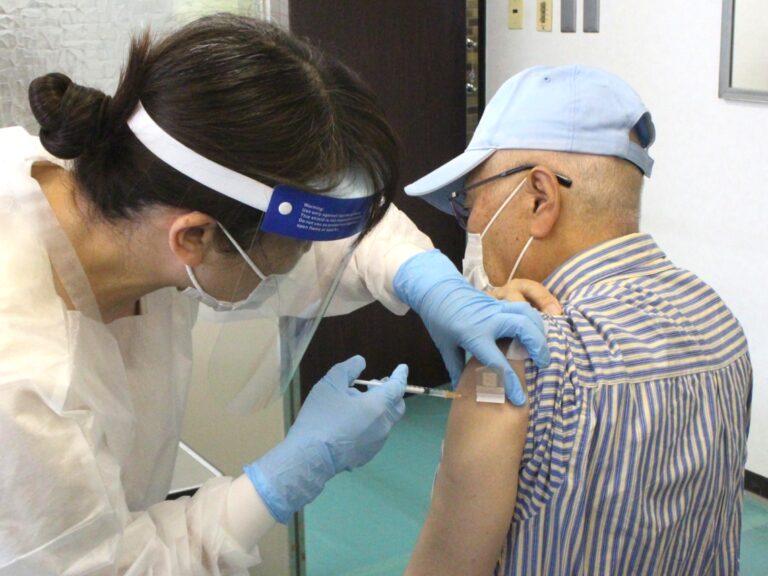 Survey: Majority of Japanese unhappy with progress of booster shots