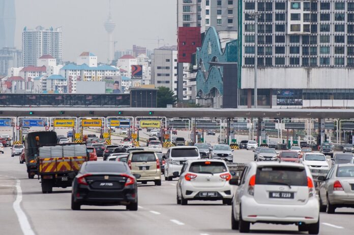 Malaysian Highway Authority: Heavy traffic on main highways towards Klang Valley