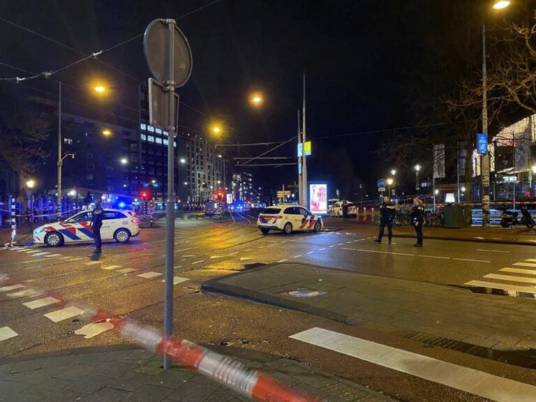 Amsterdam police end hostage situation at Apple flagship store